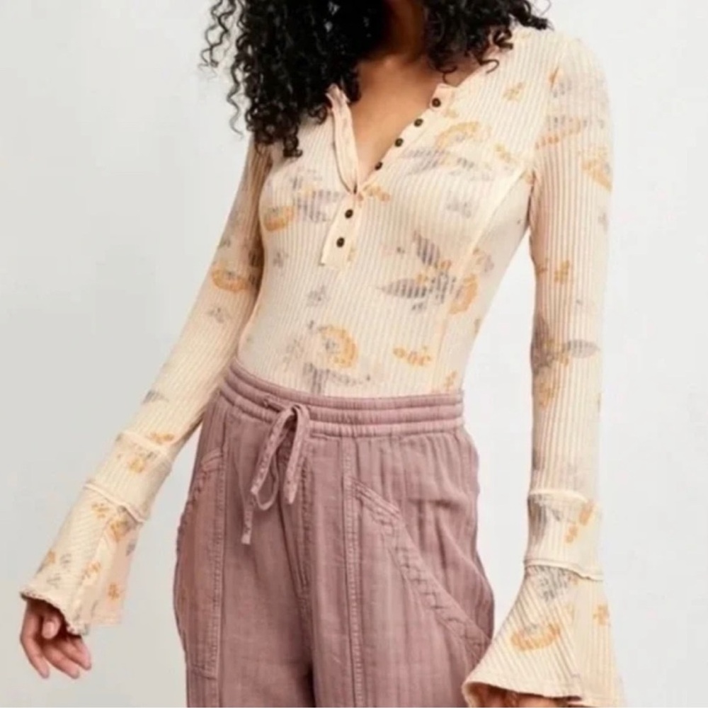 Free People LAYER ME HENLEY TOP NWT - Picture 6 of 16